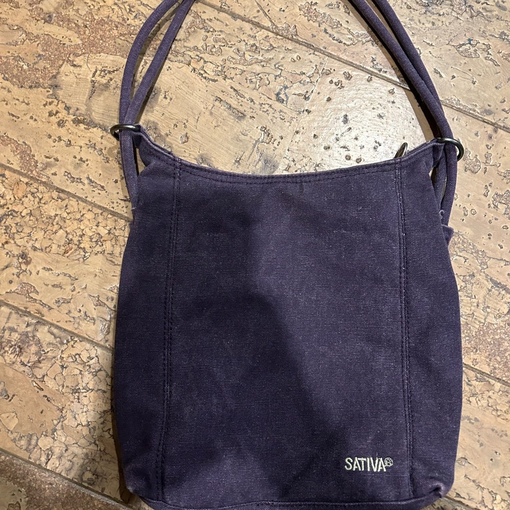 Sativa HEMP convertible bag/back pack - Picture 4 of 4